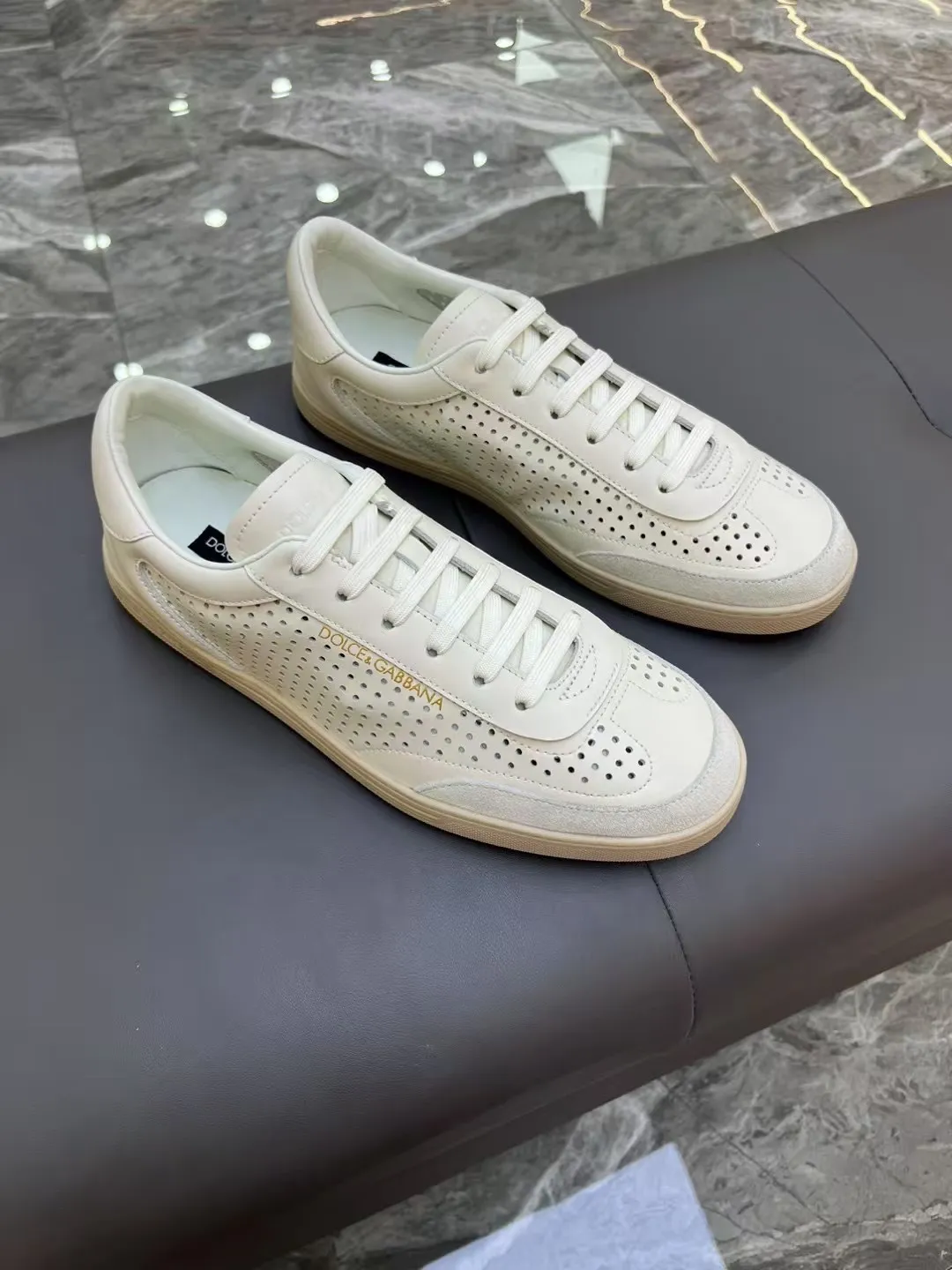 Men's Men's Shoes 💰400 [New Style] 🐝🐝DG—Dolce&G men's calfskin sneakers Portofino Yacht shoes, simple and versatile design, unique saddle leather soles. The Dolce &G logo rear wing is the icing on the cake. Imported cowhide + rubber outsole Size: 39-44 (customized at 38.45)